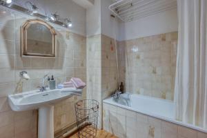 Le Boulevard des Cigales - Proche du Port