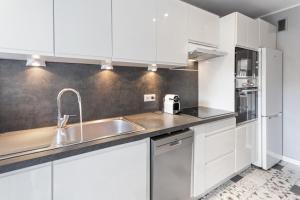 La Plage - Spacious - Sea View - Parking - AC - Pool