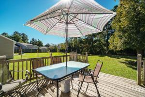 3BR Home with Smart TVs in Every Room, King Suite & Pool Table