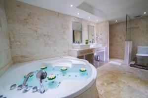 LTH Las Terrenas Hotel