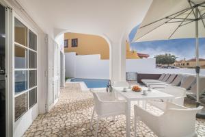 BEAUTIFUL VILLA - 4 bedrooms, heated pool, 2 priv car park places, fibre net, PS5, tv channels