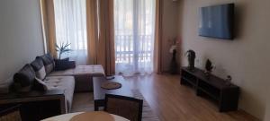 Луксозен СПА апартамент "Цвети" в Балнео хотел "Свети Спас" - Минерална вода,гледка и уют