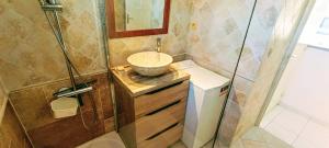 Charming 2-room apartment with balcony in the city