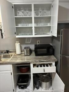 Modern 3BR 2 bathroom Near High Point University & Market Sleeps 6