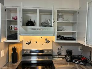 Modern 3BR 2 bathroom Near High Point University & Market Sleeps 6