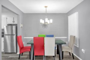 Modern 3BR 2 bathroom Near High Point University & Market Sleeps 6