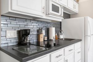 Happy Place Hideaway - Walk to Taneycomo