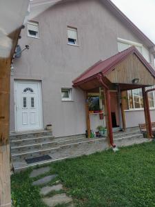 Guess House Tara Studio