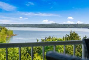 Branson Lakefront Luxury - Water Views
