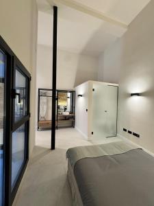 Industrial apartment near plaza ponce de leon