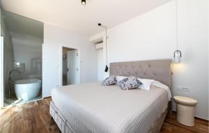 Nice Home In Brodarica