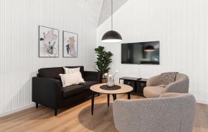 Gorgeous Home In Glesborg With Sauna