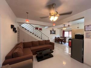Royal Villa 1 - Luxurious 2BHK Villa with Huge Pvt Swimming Pool