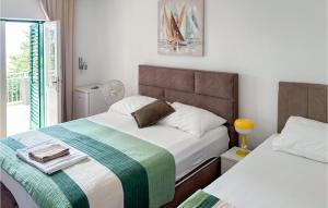 4 Bedroom Stunning Apartment In Makarska