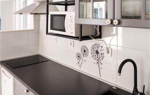 Cozy Apartment In Podgora With Lake View