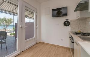 1 Bedroom Beautiful Apartment In Turanj