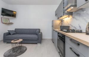 Awesome Apartment In Turanj With Wifi