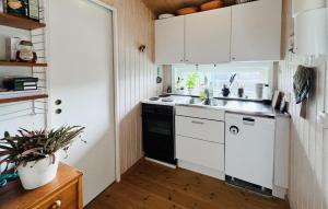 2 Bedroom Stunning Home In Lysekil