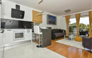 1 Bedroom Beautiful Apartment In Makarska