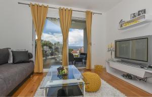 1 Bedroom Beautiful Apartment In Makarska