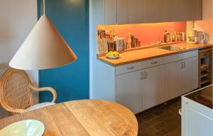 2 Bedroom Stunning Home In Helsinge