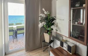 2 Bedroom Stunning Apartment In Podstrana