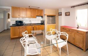 Beautiful Apartment In Oliva With Wifi