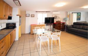 Beautiful Apartment In Oliva With Wifi