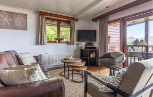 4 Bedroom Cozy Home In Erm