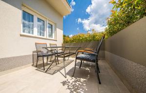 Awesome Apartment In Podstrana With Wifi