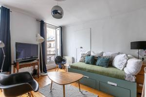 Lovely Central Paris Apartment with Rooftop View