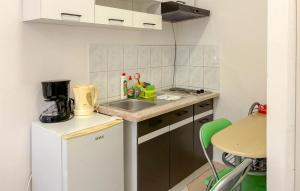 Amazing Apartment In Lopar With Wifi