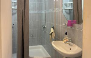 Amazing Apartment In Lopar With Wifi