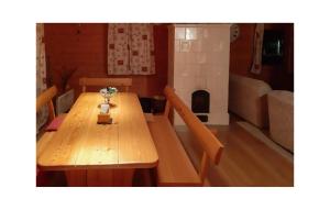 3 Bedroom Awesome Apartment In Mrkopalj