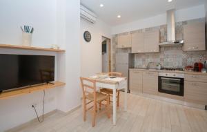 Amazing Apartment In Comiso