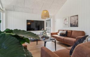 Lovely Home In Glesborg With Sauna