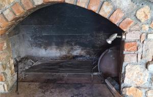 1 Bedroom Beautiful Apartment In Betina