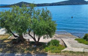 1 Bedroom Beautiful Apartment In Betina