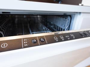 Penthouse Studio with Terrace and City View - 5 mins walk to Hauptbahnhof Train Station