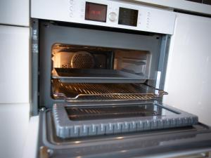 Penthouse Studio with Terrace and City View - 5 mins walk to Hauptbahnhof Train Station