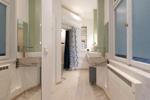 Mondon 3 arcades 3 rooms 2 showers