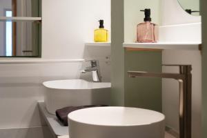 Mondon 3 arcades 3 rooms 2 showers