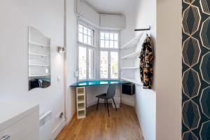 Mondon 3 arcades 3 rooms 2 showers