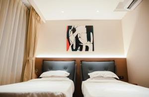 Minimalist - Varanasi City Centre