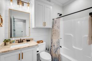 Waterfront Escape with Dock, ping pong, games and more