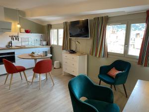 Au cœur du vieux Toulon au calme appartement rénové climatisé confortable étage élevé avec ascenseur proche parking et toutes commodités