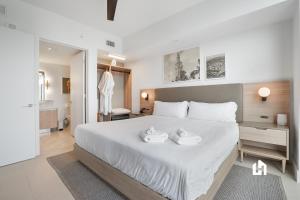 Stylish Apartments with Partial Ocean Views in Downtown!