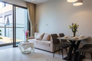 Cobena - 1 phòng ngủ luxury the beverly