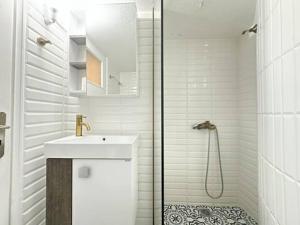 Athenian Cosy Getaway 2