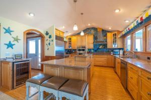 Beach Royalty K1010 - The Ultimate Oceanfront Vacation Home, Elevator, Pool, Hot Tub!